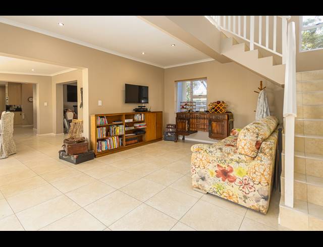 3 BEDROOM FREESTANDING FOR SALE IN MELKBOSSTRAND CENTRAL